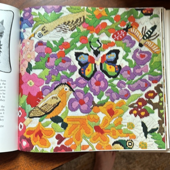 Set of 2 Vintage Yarn Crafting Books 1970’s - Picture 7 of 13